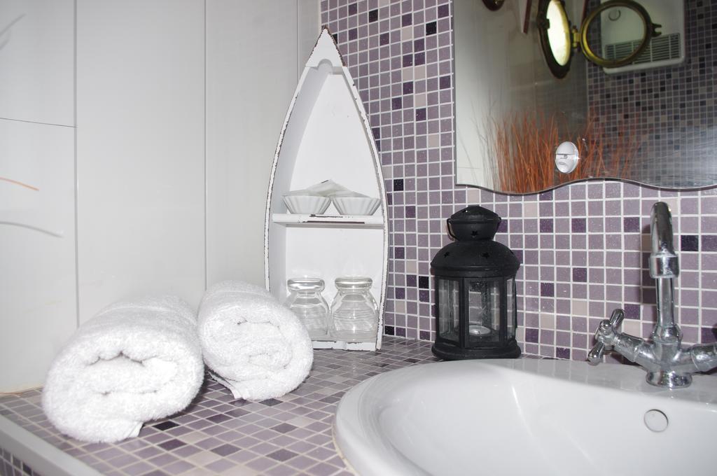 Peniche Le Hasard Bed & Breakfast Villeneuve-lès-Avignon Rom bilde