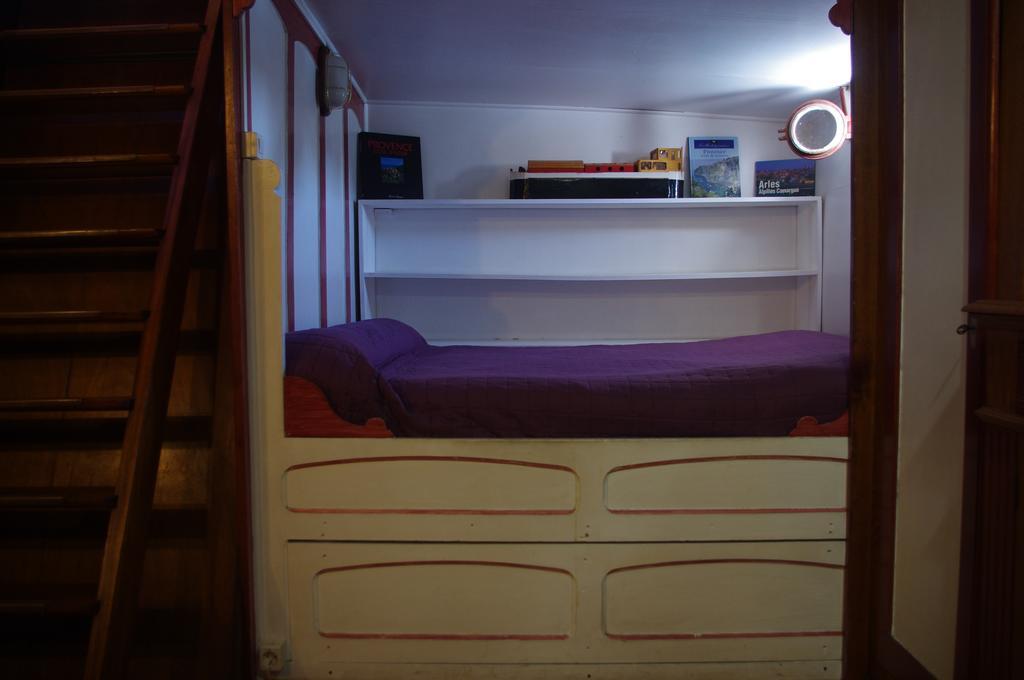 Peniche Le Hasard Bed & Breakfast Villeneuve-lès-Avignon Rom bilde