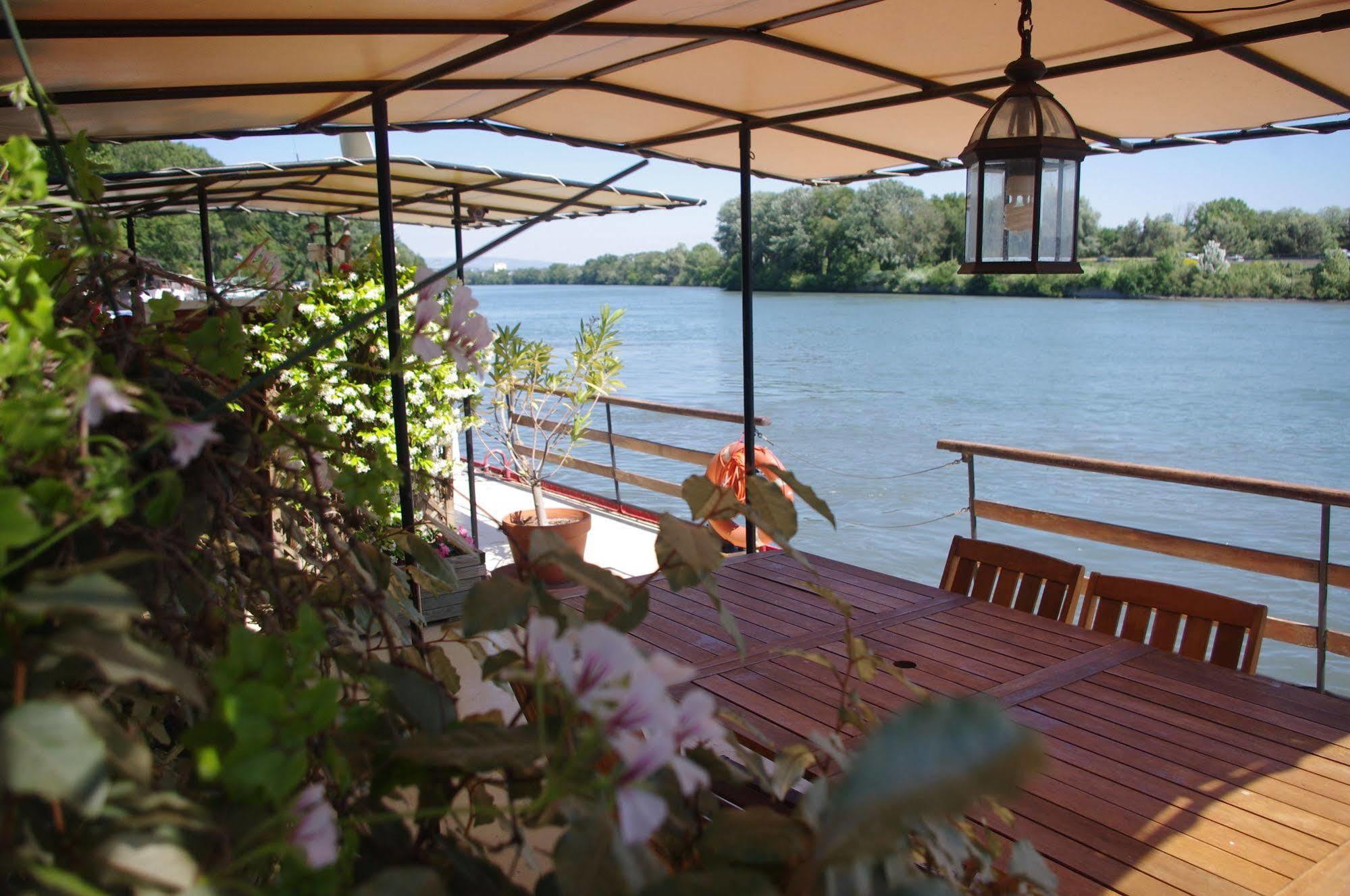 Peniche Le Hasard Bed & Breakfast Villeneuve-lès-Avignon Eksteriør bilde